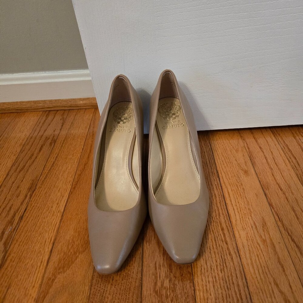 Womens Vince Camuto tan wedge heels size 7.5M